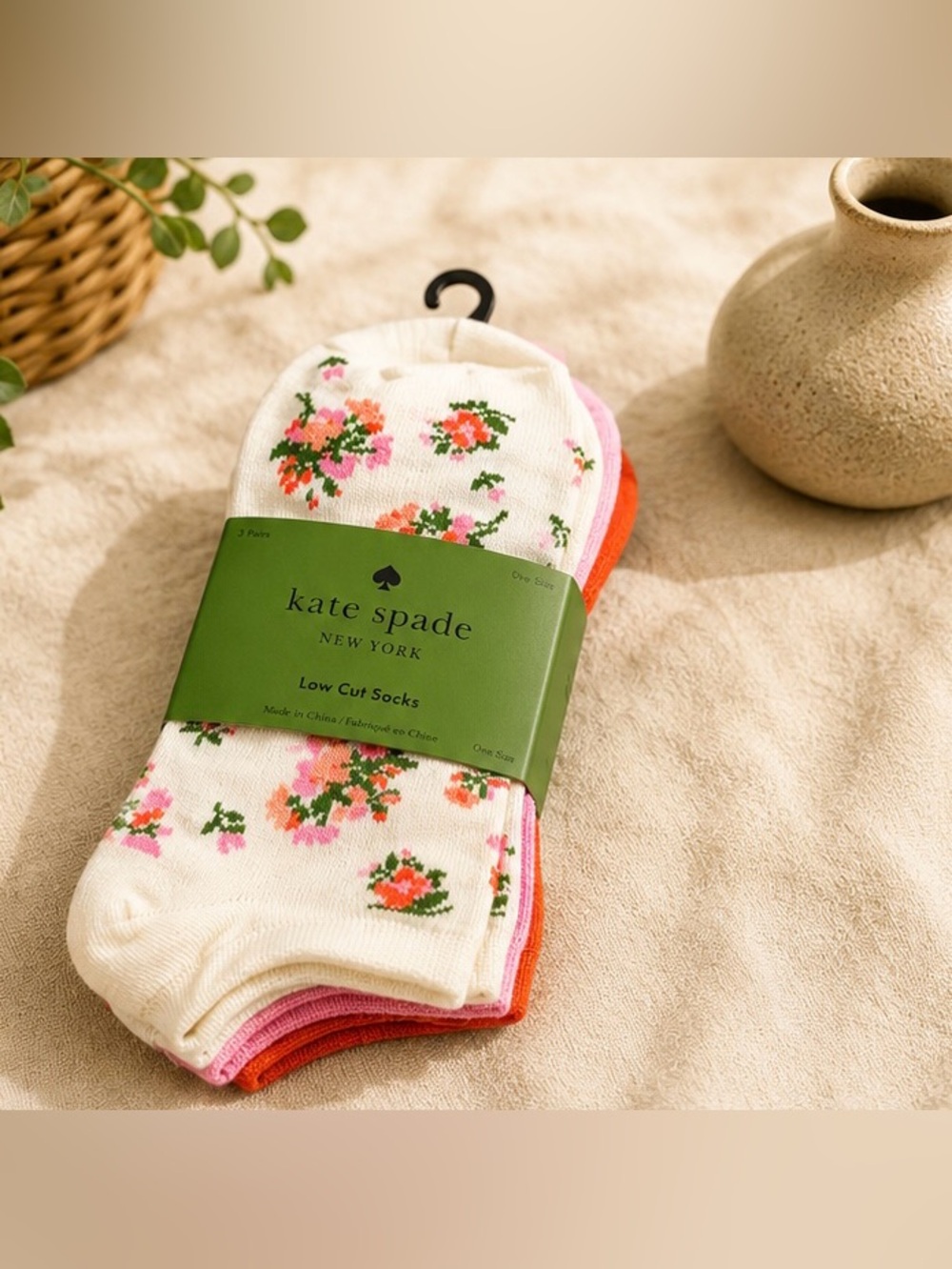 Kate Spade New York
Floral Low-Cut Sock Trio
FLORAL PRINTS • LOW CUT • ONE SIZE - Picture 1 of 7